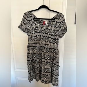 H&M | Abstract Printed Dress